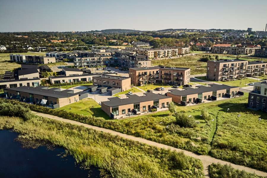 Steel profiles on terraced houses, Sofiendal Enge, Poul Anker Bechs Vej 232, 9200 Aalborg SV, Denmark